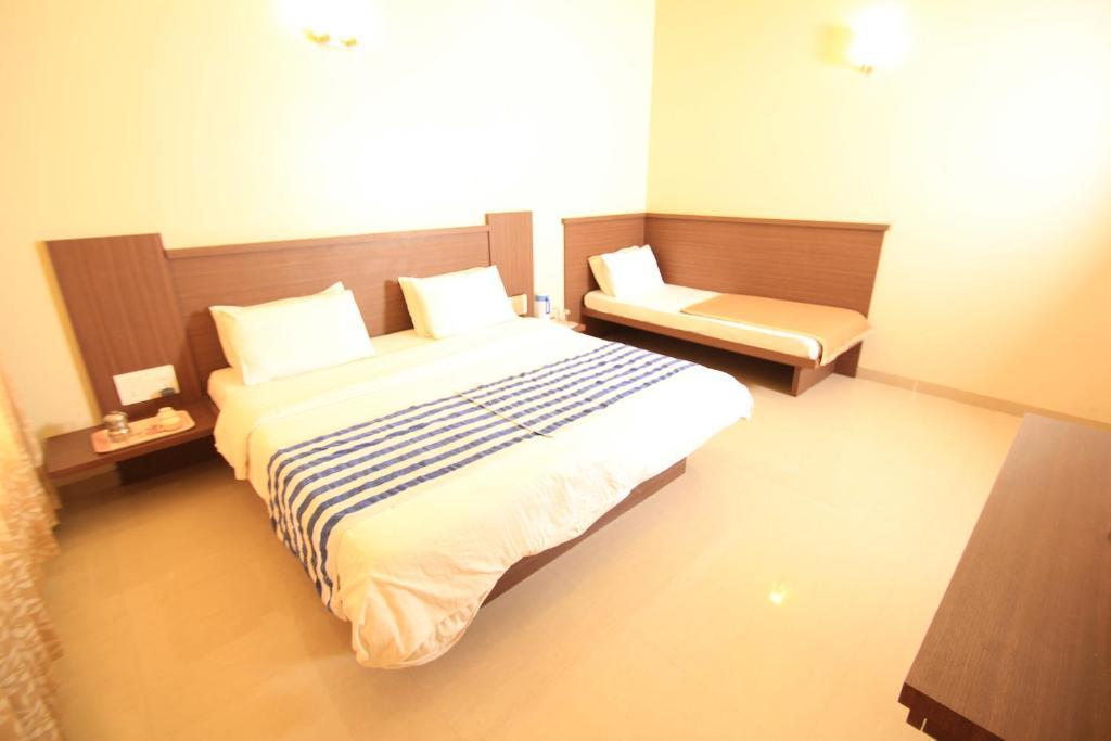 Hotel Sai Smaran Shirdi Habitación foto